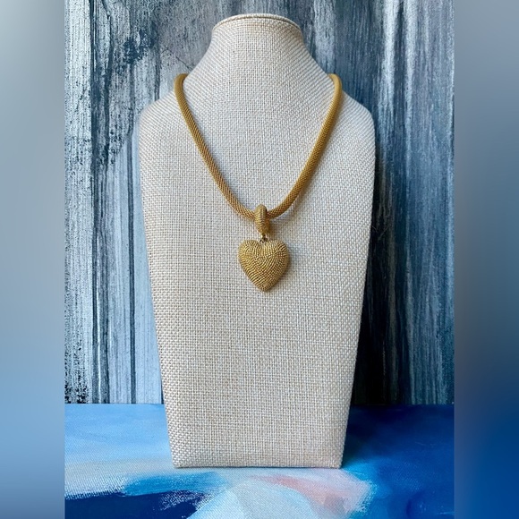 Vintage Jewelry - Vintage 18K Gold Plated Mesh Puff Heart Pendant Necklace
